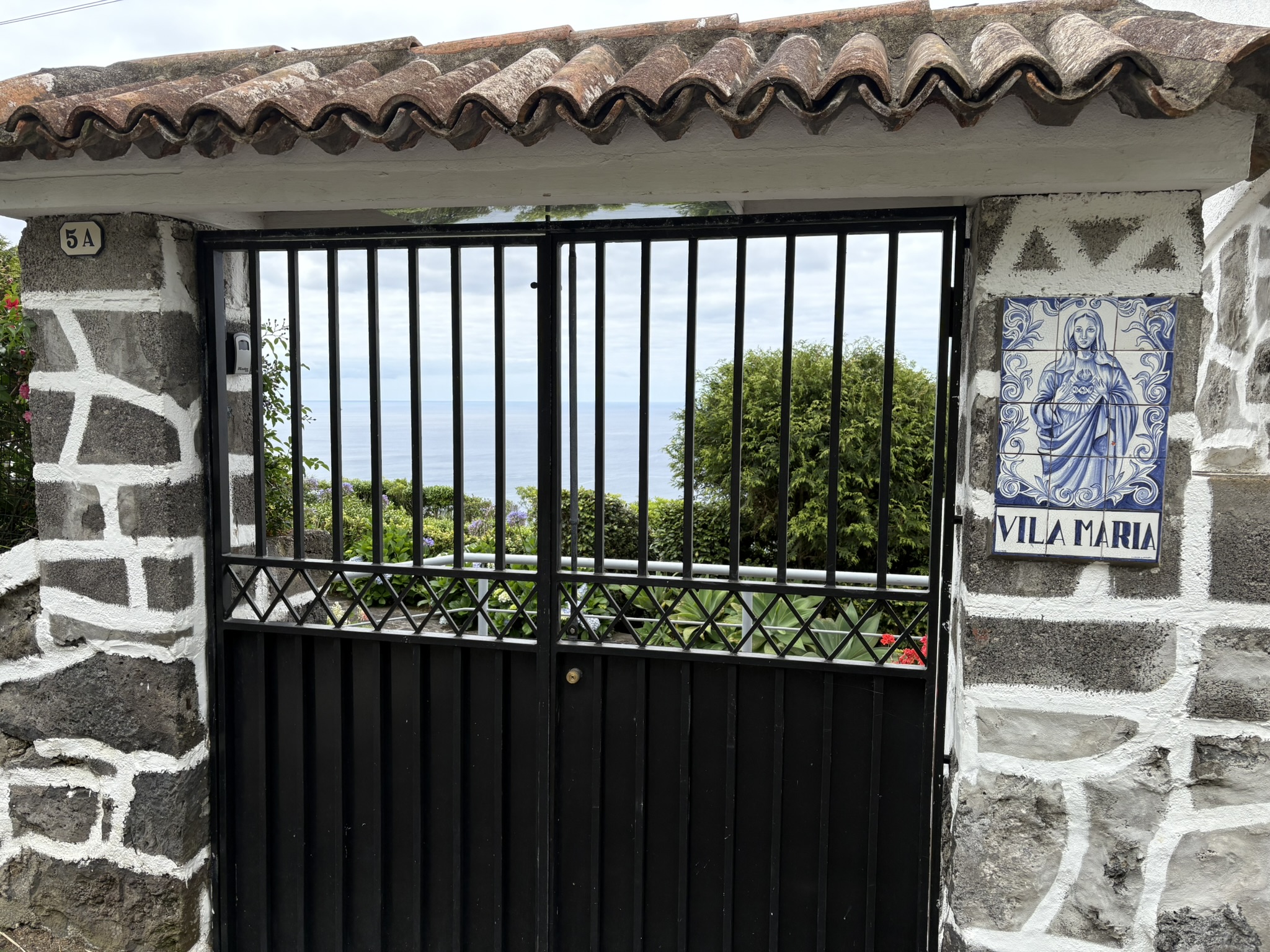 
											CASA ENCANTO