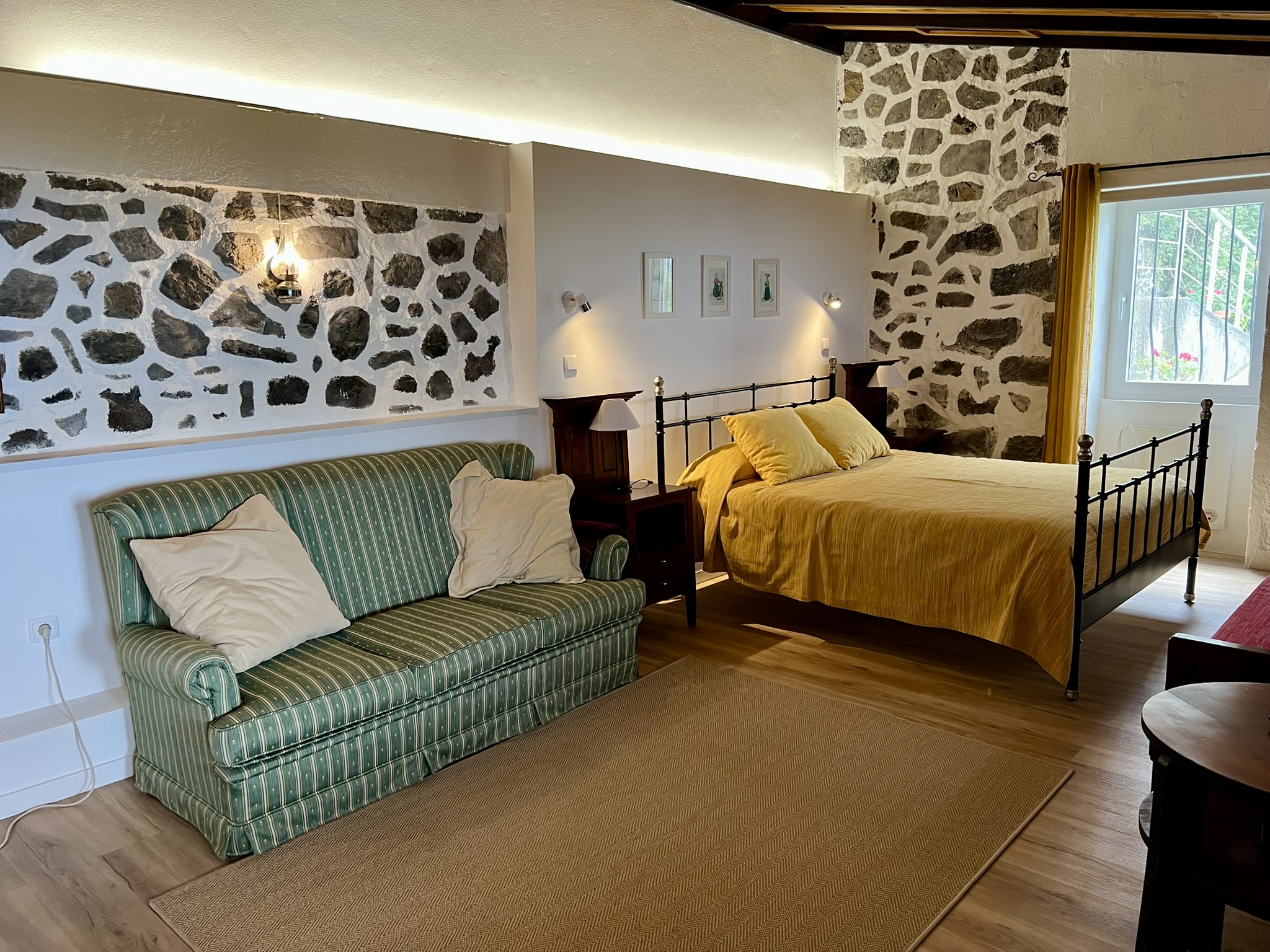 
											CASA ENCANTO